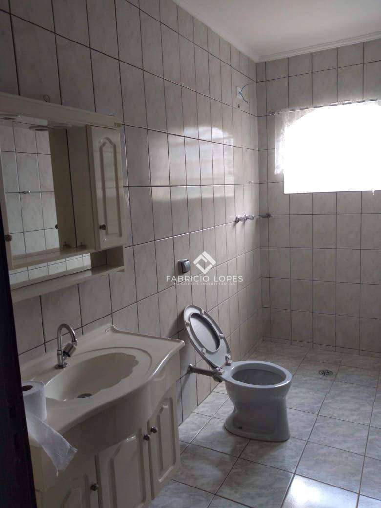 Casa para alugar com 3 quartos, 120m² - Foto 10