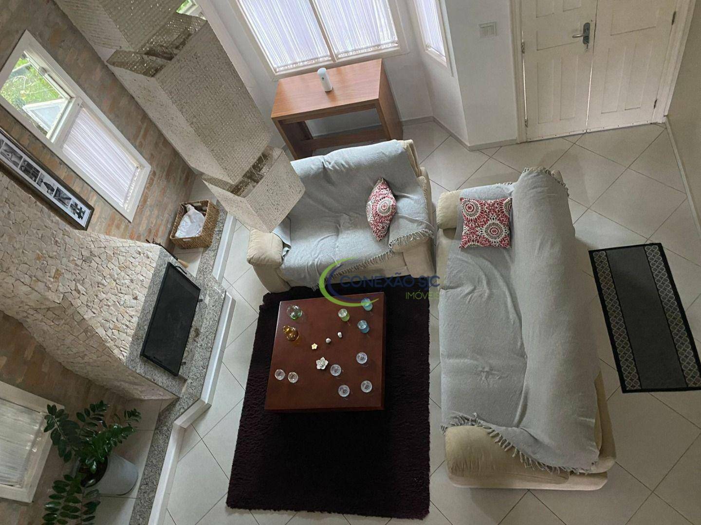 Casa de Condomínio à venda com 4 quartos, 320m² - Foto 1