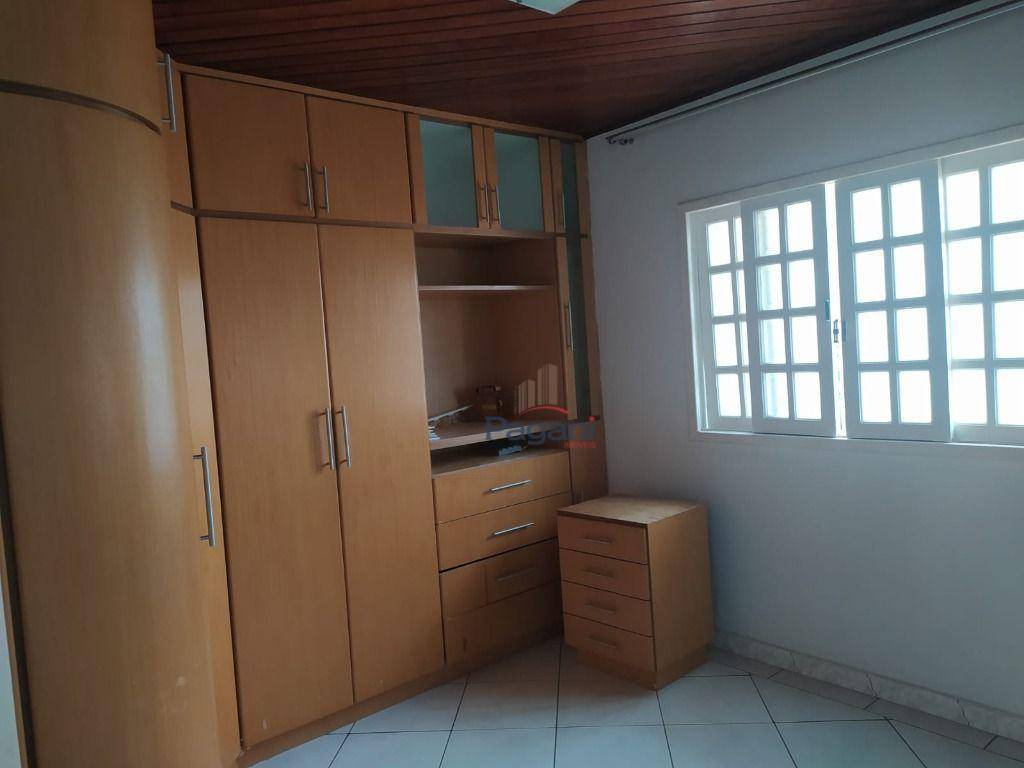 Casa para alugar com 4 quartos, 180m² - Foto 9