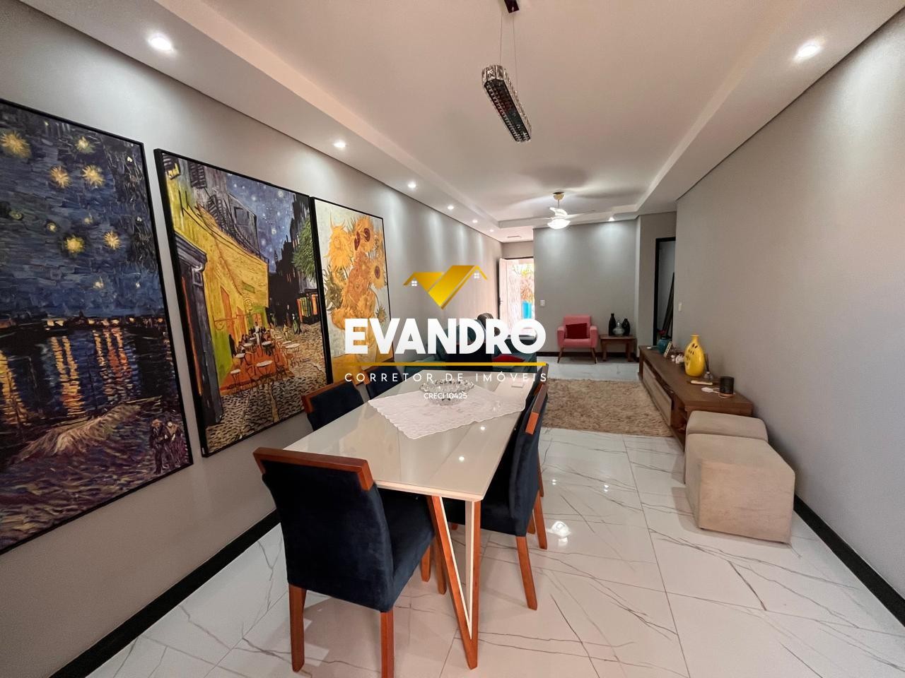 Casa de Condomínio à venda com 3 quartos, 198m² - Foto 1