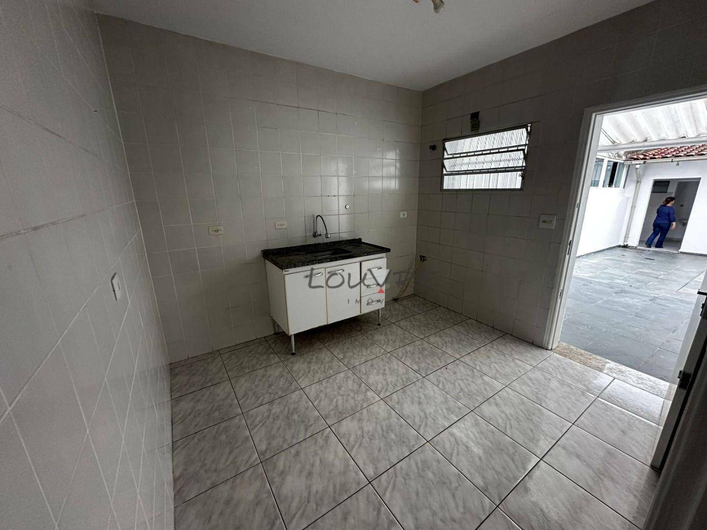 Casa para alugar com 2 quartos, 136m² - Foto 12