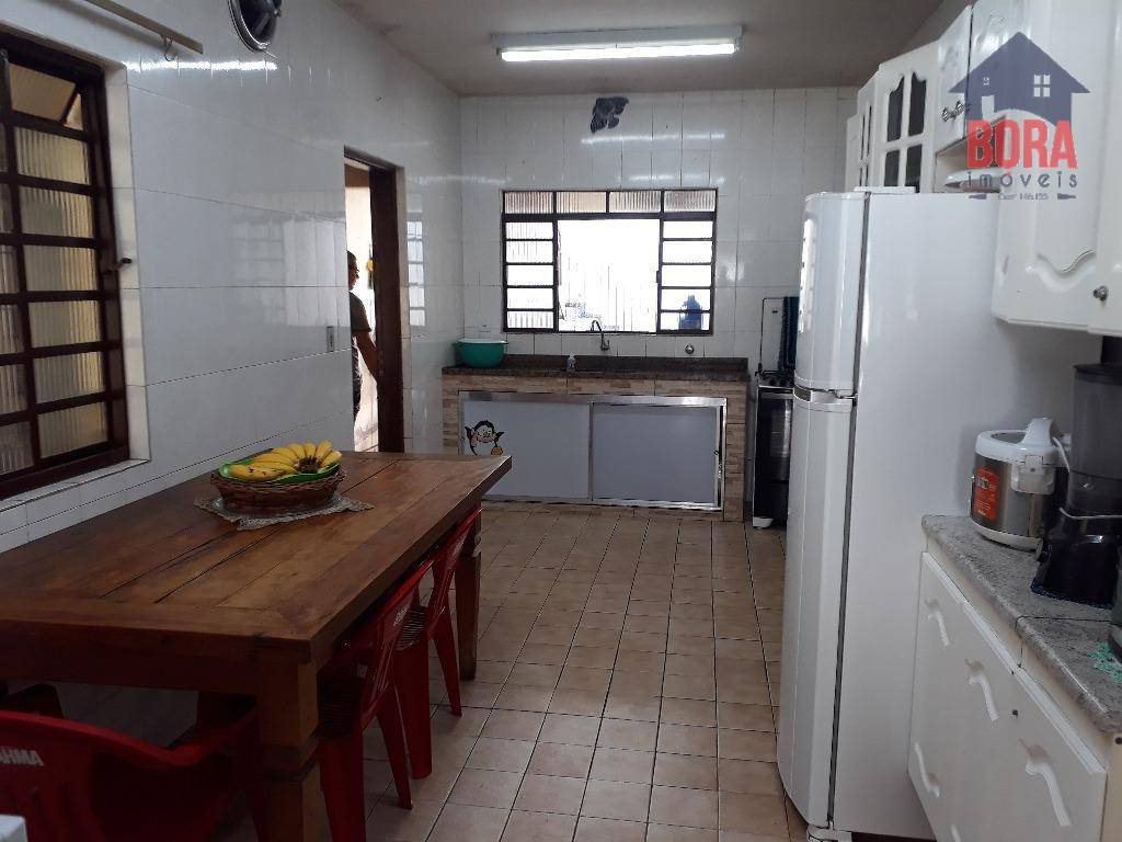 Casa à venda com 3 quartos, 200m² - Foto 10