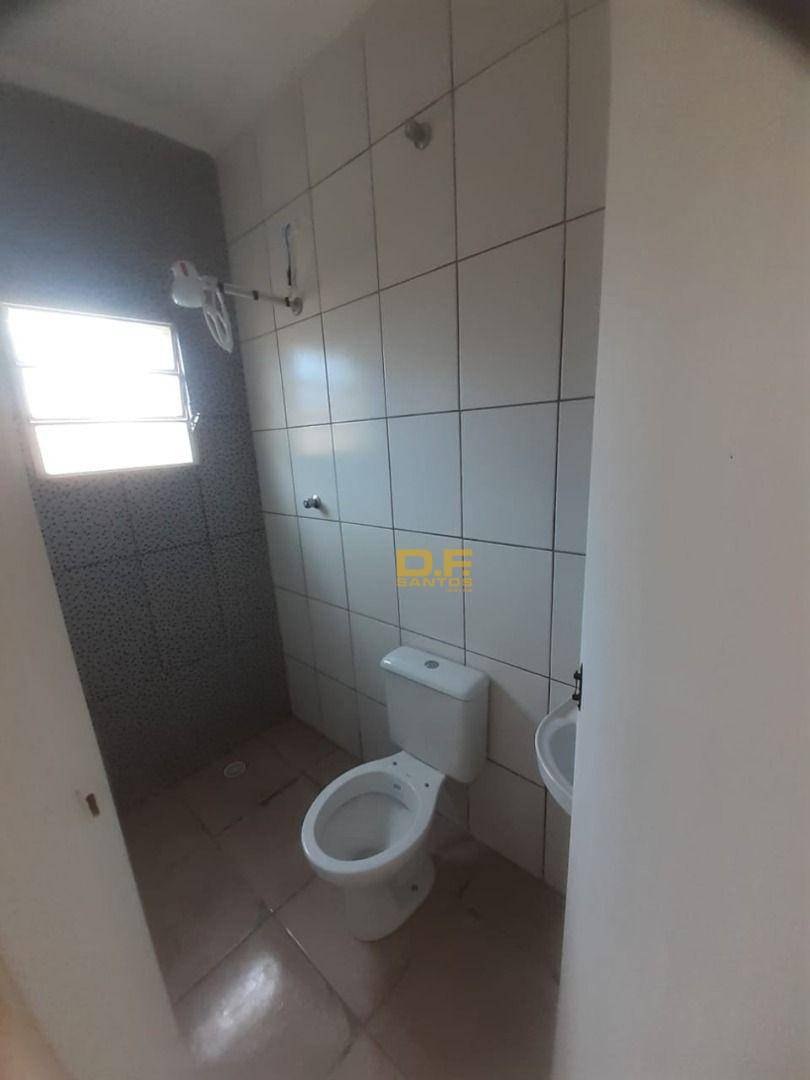 Casa à venda com 2 quartos, 6m² - Foto 2