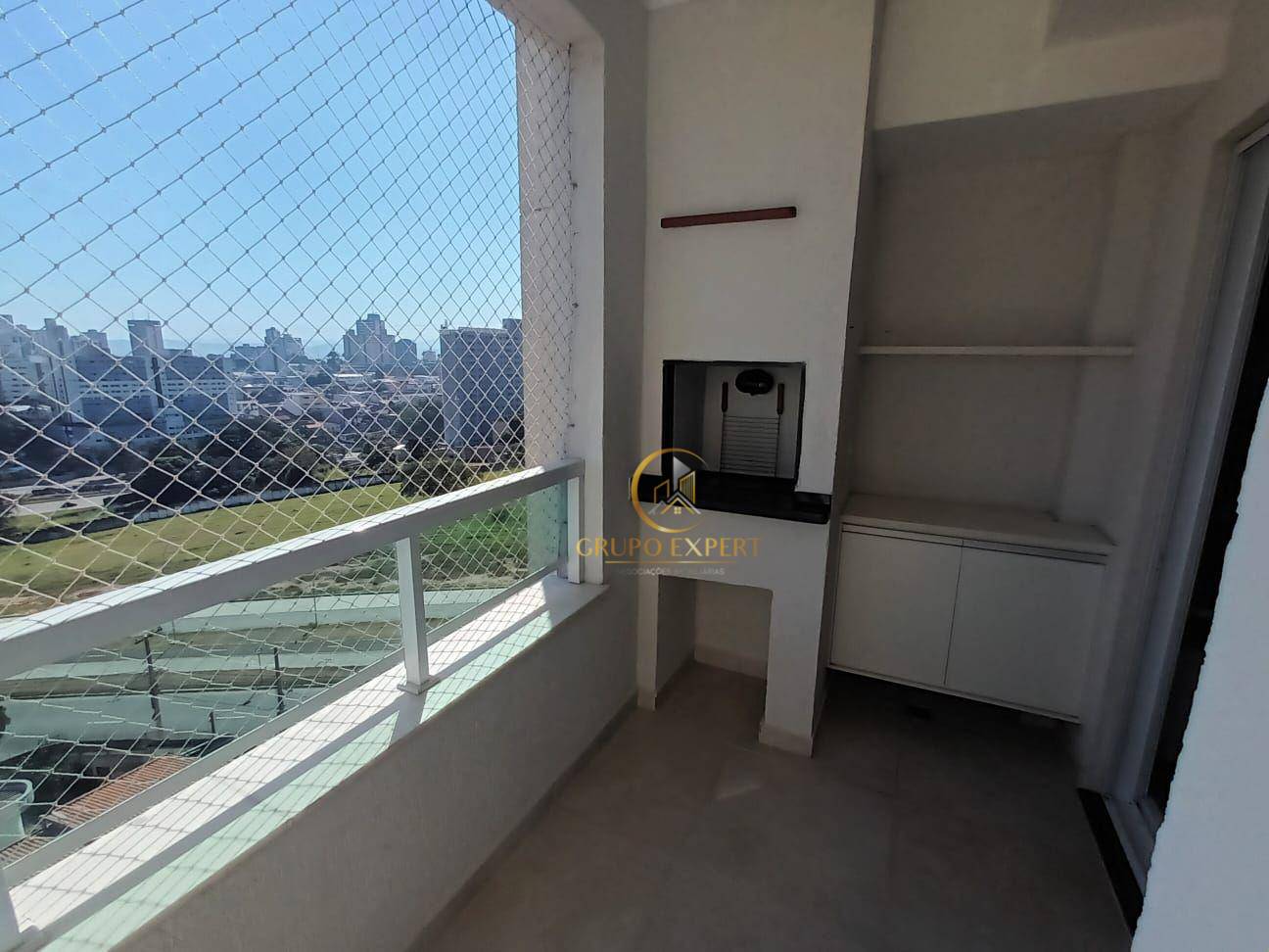 Apartamento à venda com 2 quartos, 81m² - Foto 2