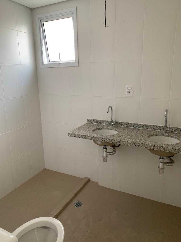 Apartamento à venda com 3 quartos, 217m² - Foto 4