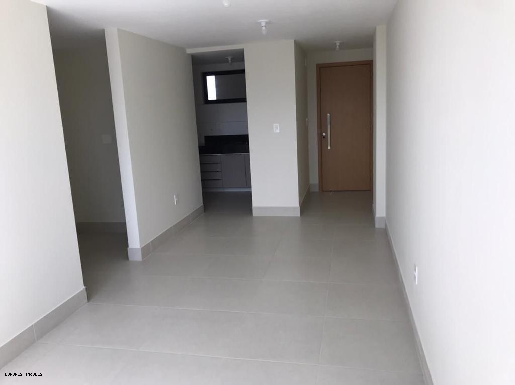 Apartamento para alugar com 3 quartos, 76m² - Foto 4