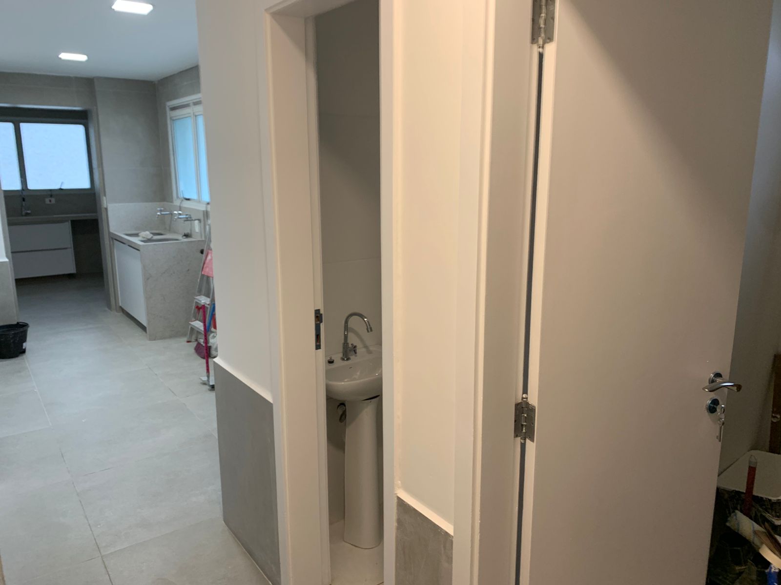 Apartamento à venda com 3 quartos, 223m² - Foto 9