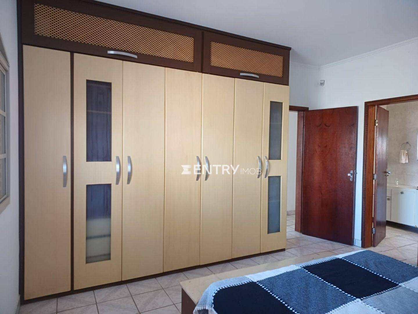 Casa de Condomínio para alugar com 3 quartos, 380m² - Foto 12