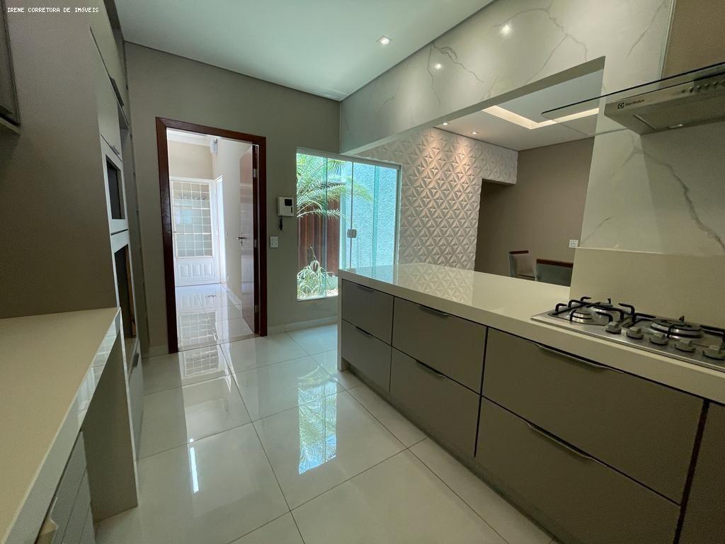 Casa à venda com 2 quartos, 281m² - Foto 12