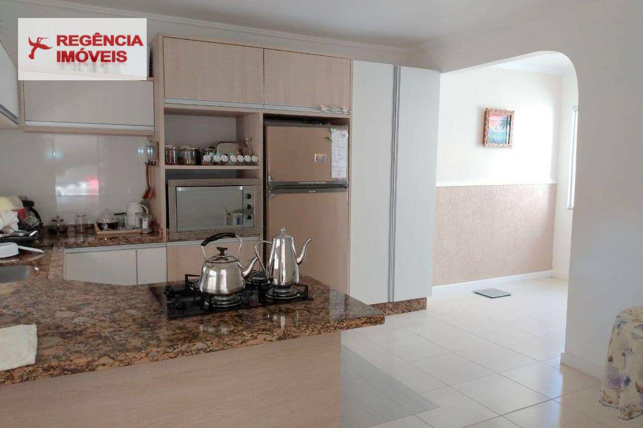 Casa à venda com 4 quartos, 242m² - Foto 5