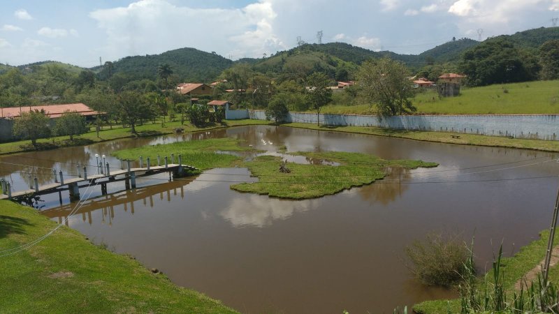 Fazenda à venda com 6 quartos, 500m² - Foto 1