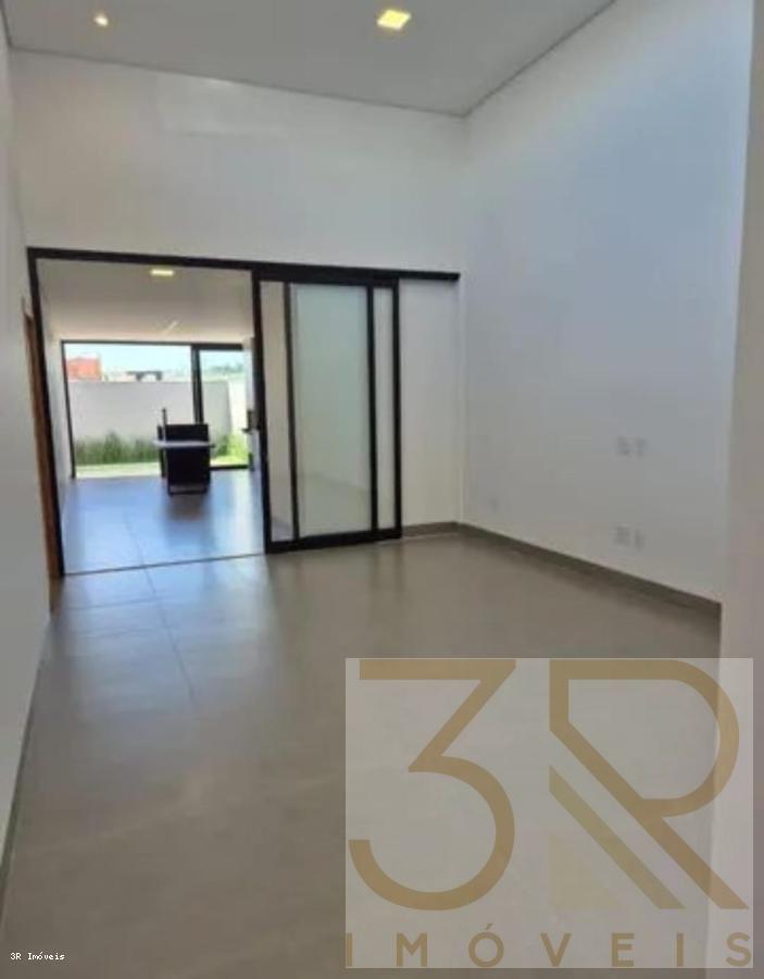 Casa à venda com 3 quartos, 163m² - Foto 2