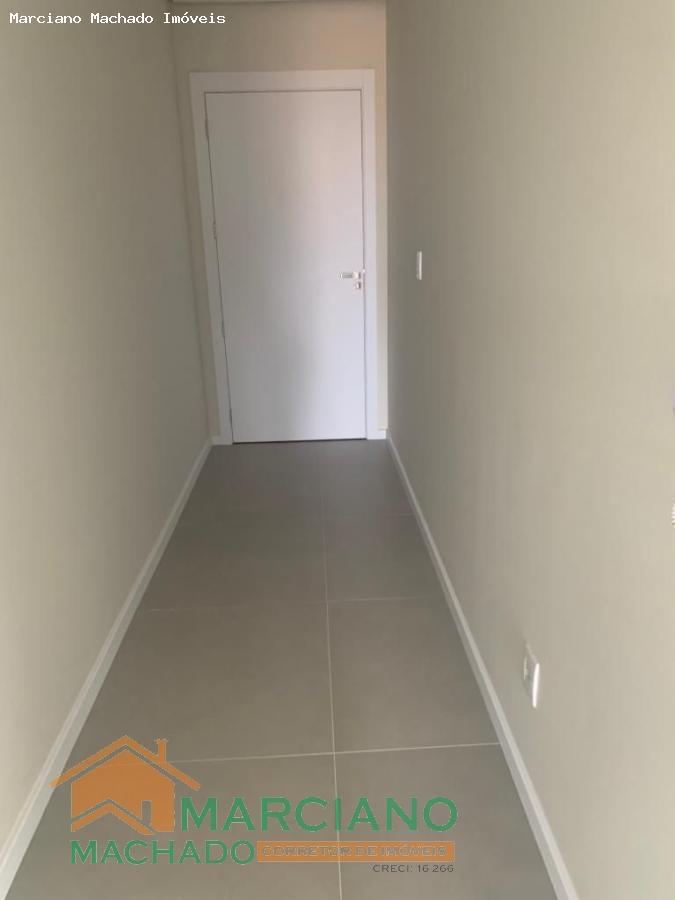 Apartamento à venda com 2 quartos, 67m² - Foto 2