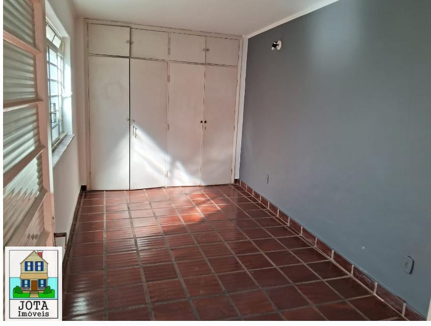 Casa à venda com 2 quartos, 268m² - Foto 2