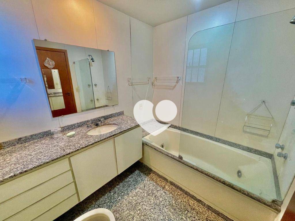 Apartamento à venda com 4 quartos, 247m² - Foto 14