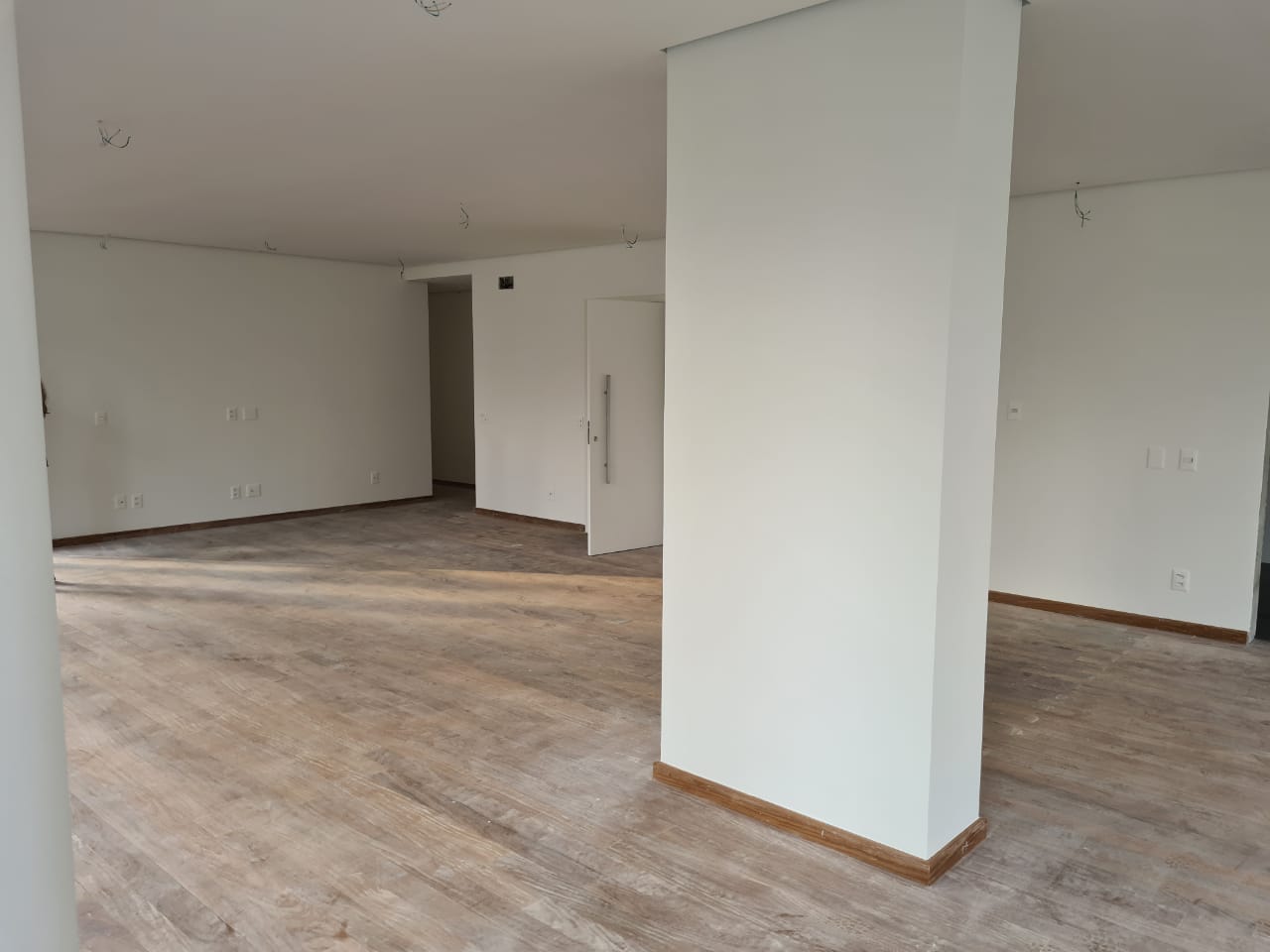 Apartamento à venda com 3 quartos, 205m² - Foto 3