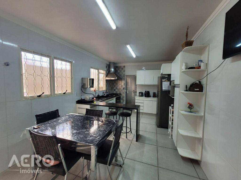 Casa à venda com 2 quartos, 126m² - Foto 14