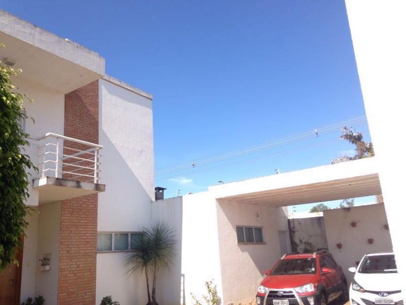 Casa de Condomínio à venda com 4 quartos, 205m² - Foto 2