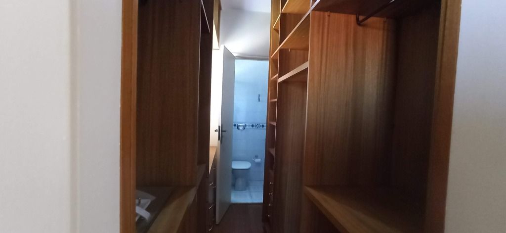 Apartamento para alugar com 3 quartos, 140m² - Foto 37