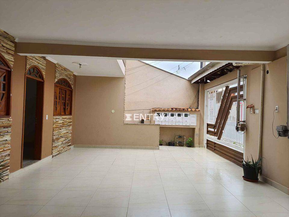 Casa à venda com 3 quartos, 125m² - Foto 1