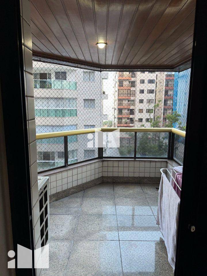 Apartamento à venda com 4 quartos, 330m² - Foto 2