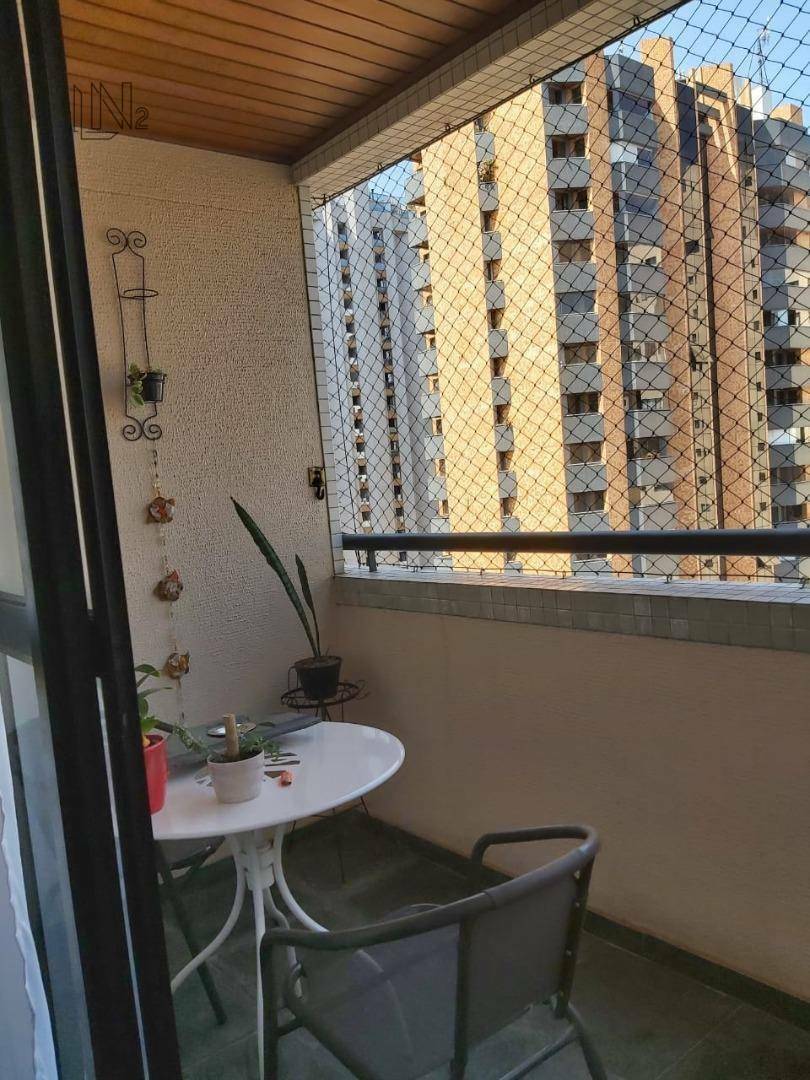 Apartamento à venda com 3 quartos, 98m² - Foto 2