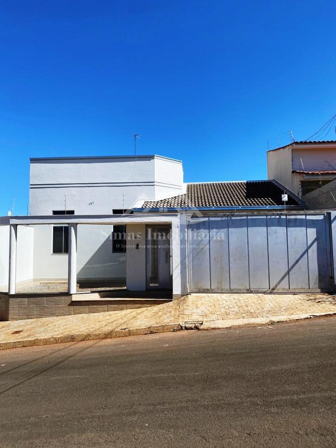 Casa à venda com 3 quartos, 175m² - Foto 1