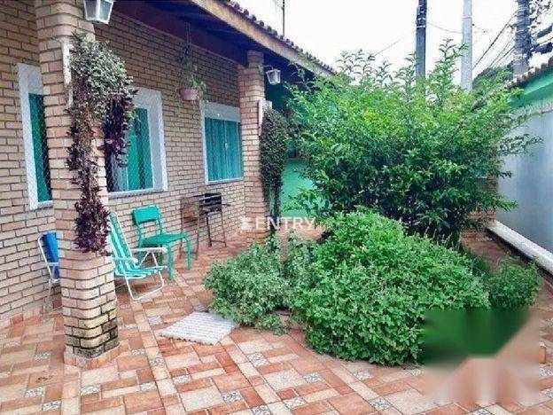 Casa à venda e aluguel com 3 quartos, 320m² - Foto 2