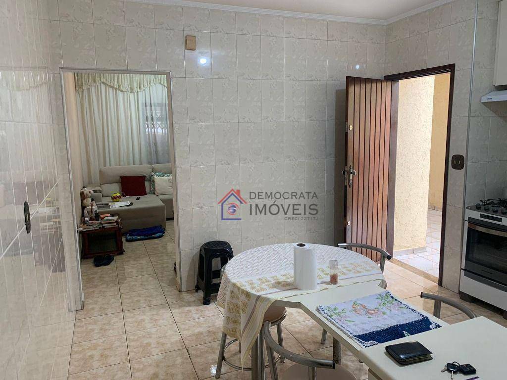 Sobrado à venda com 4 quartos, 180m² - Foto 4