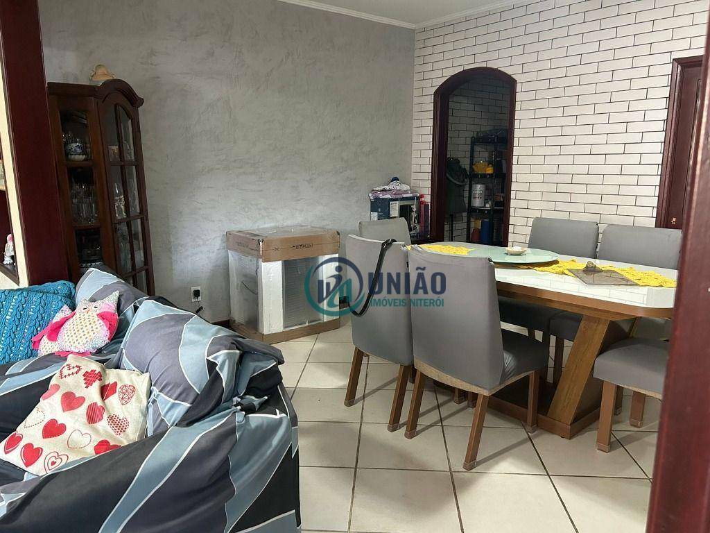 Casa à venda com 3 quartos, 248m² - Foto 4