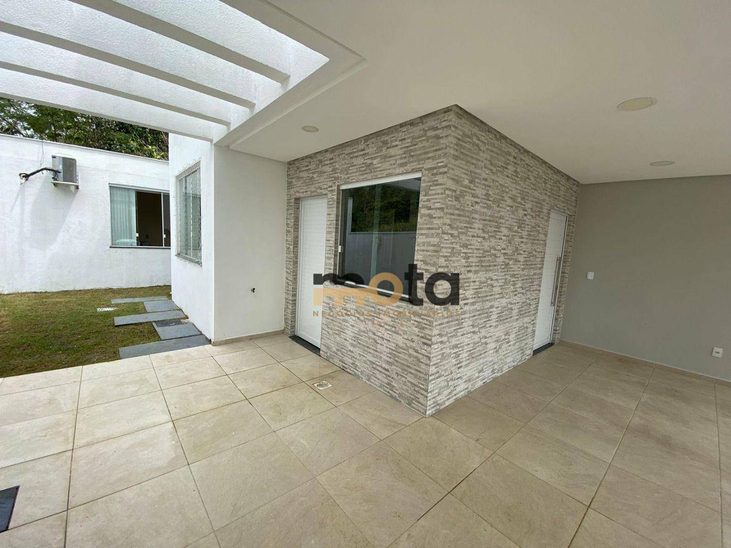 Casa à venda com 4 quartos, 210m² - Foto 4