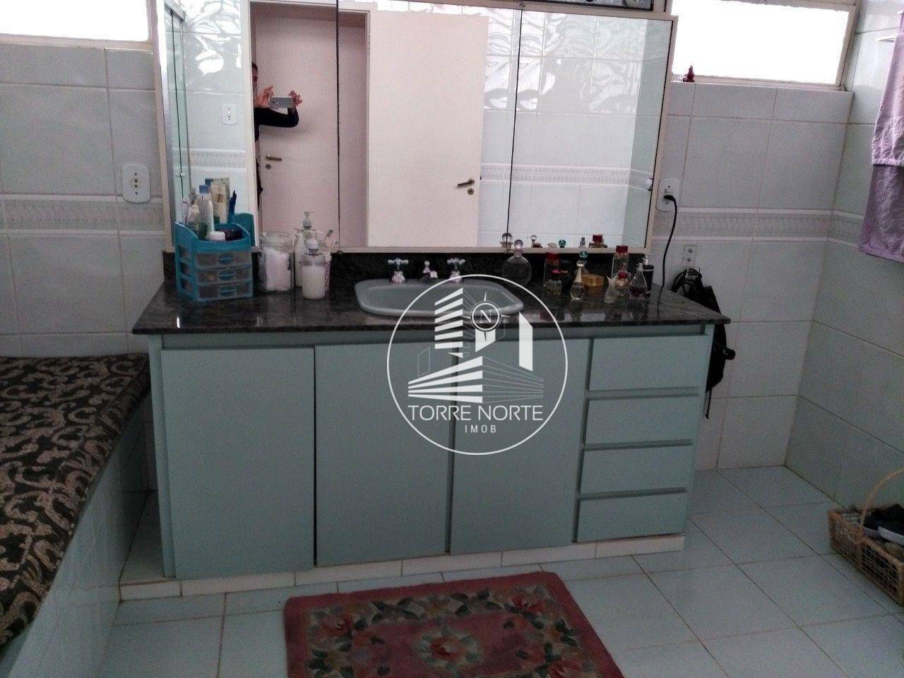 Apartamento à venda com 3 quartos, 214m² - Foto 11