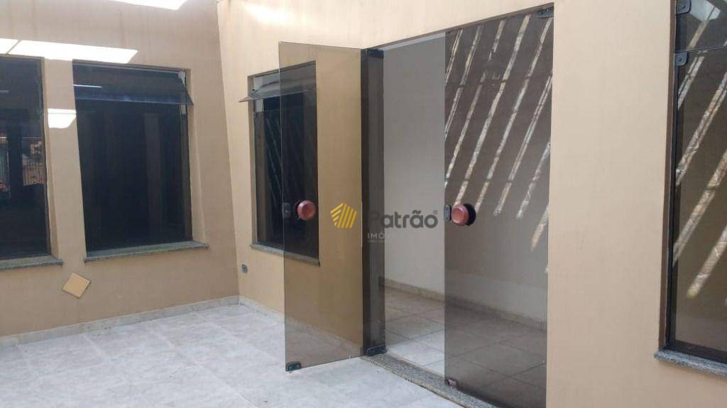 Casa à venda com 7 quartos, 365m² - Foto 4