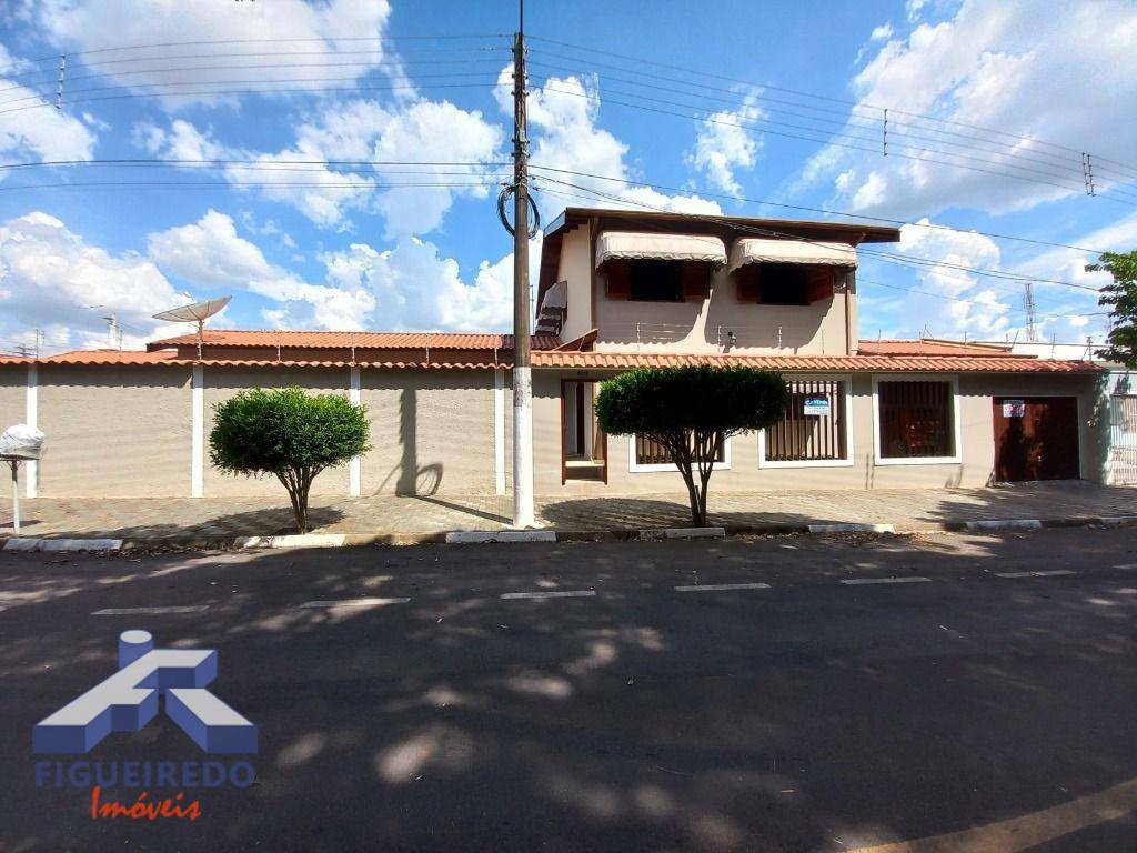 Casa à venda com 4 quartos, 305m² - Foto 1