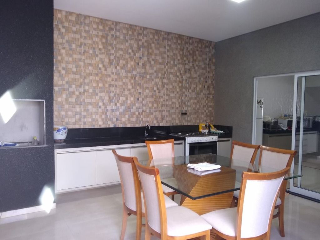 Casa à venda com 3 quartos, 120m² - Foto 1