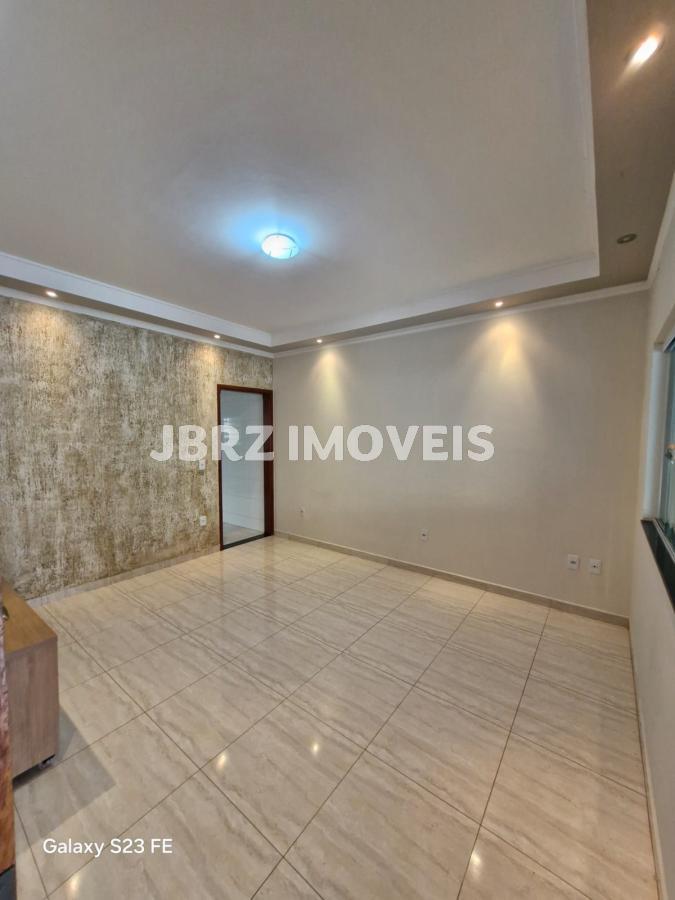 Casa à venda com 2 quartos, 125m² - Foto 2