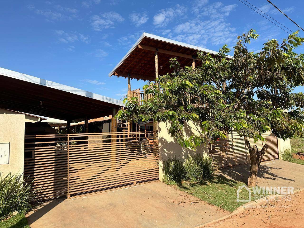 Casa de Condomínio à venda com 4 quartos, 300m² - Foto 2