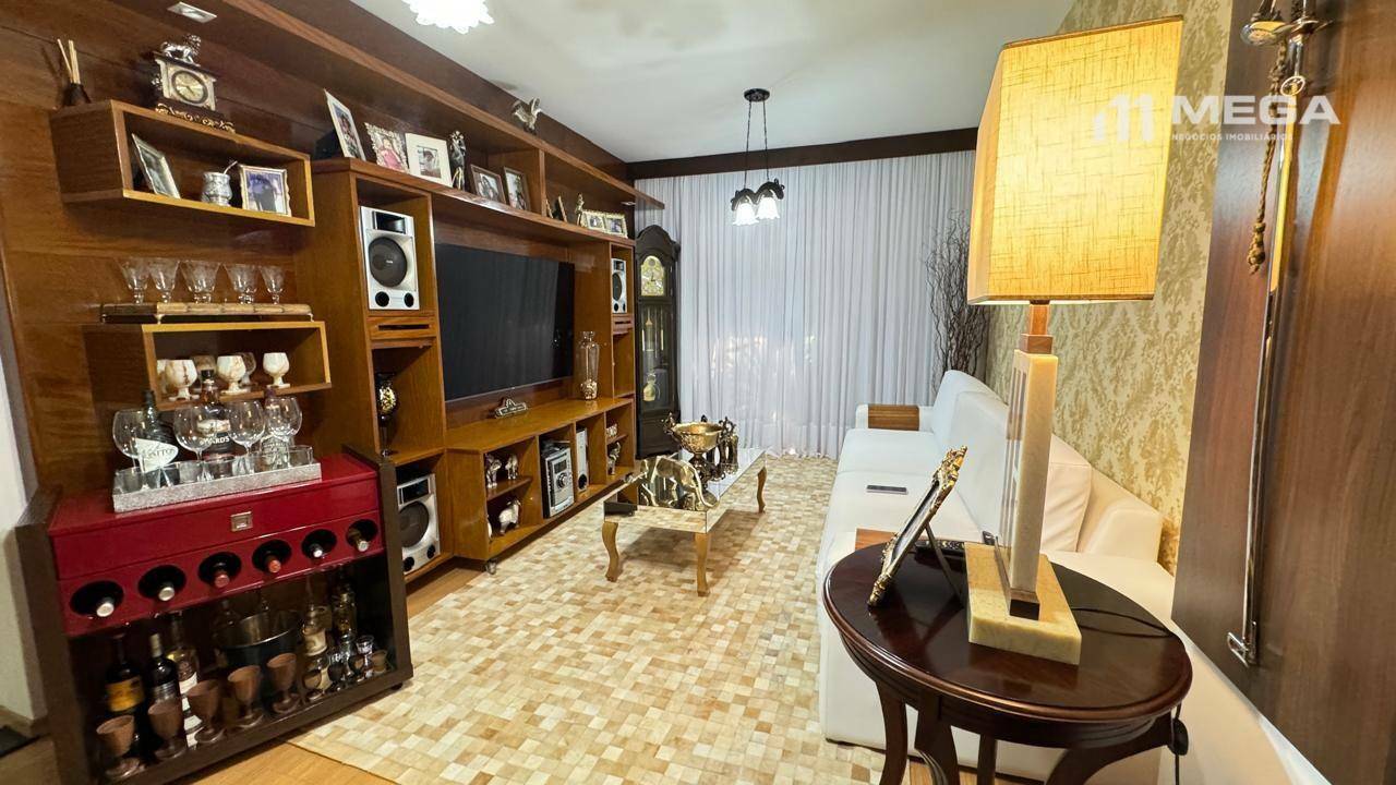 Apartamento à venda com 3 quartos, 130m² - Foto 3