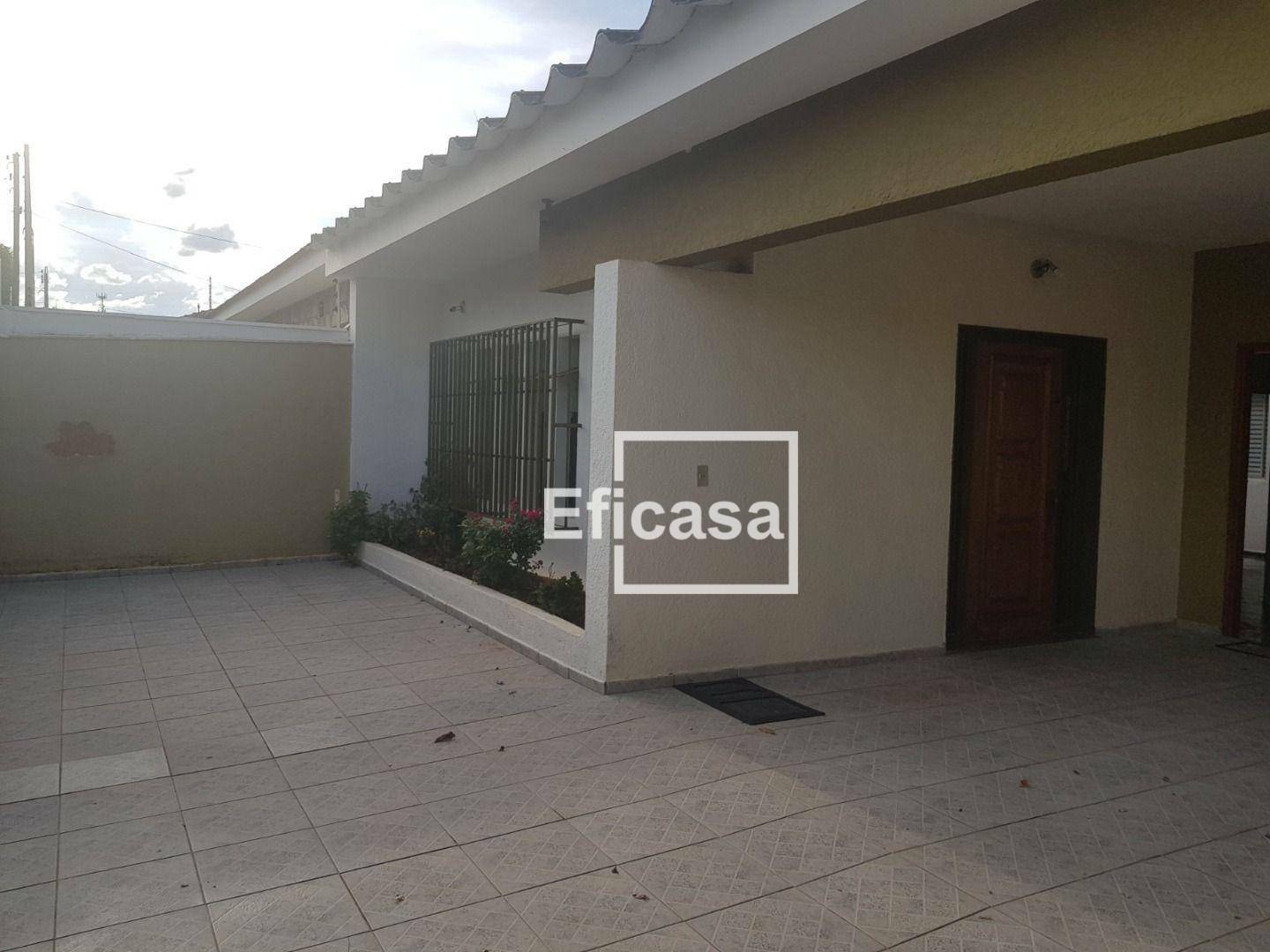 Casa à venda com 4 quartos, 350m² - Foto 1