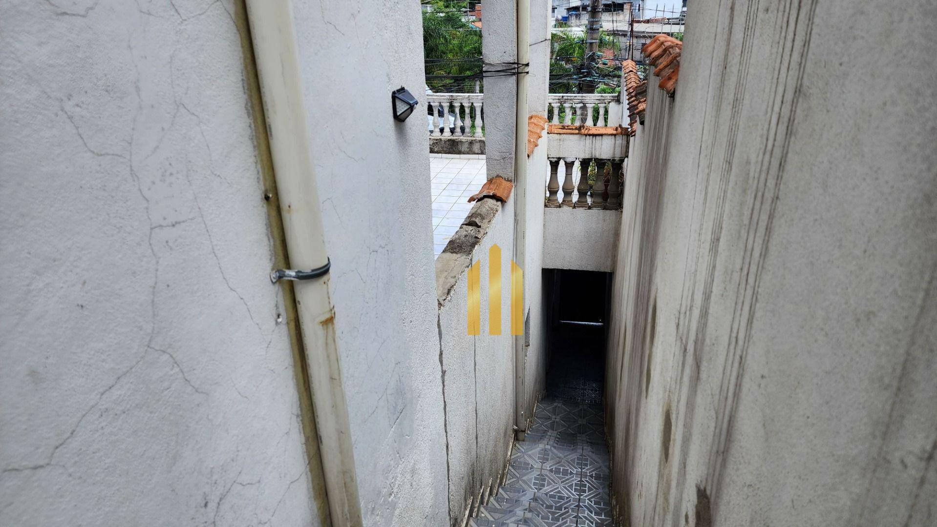 Sobrado à venda e aluguel com 3 quartos, 180m² - Foto 7