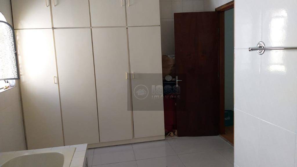 Sobrado à venda e aluguel com 3 quartos, 160m² - Foto 18