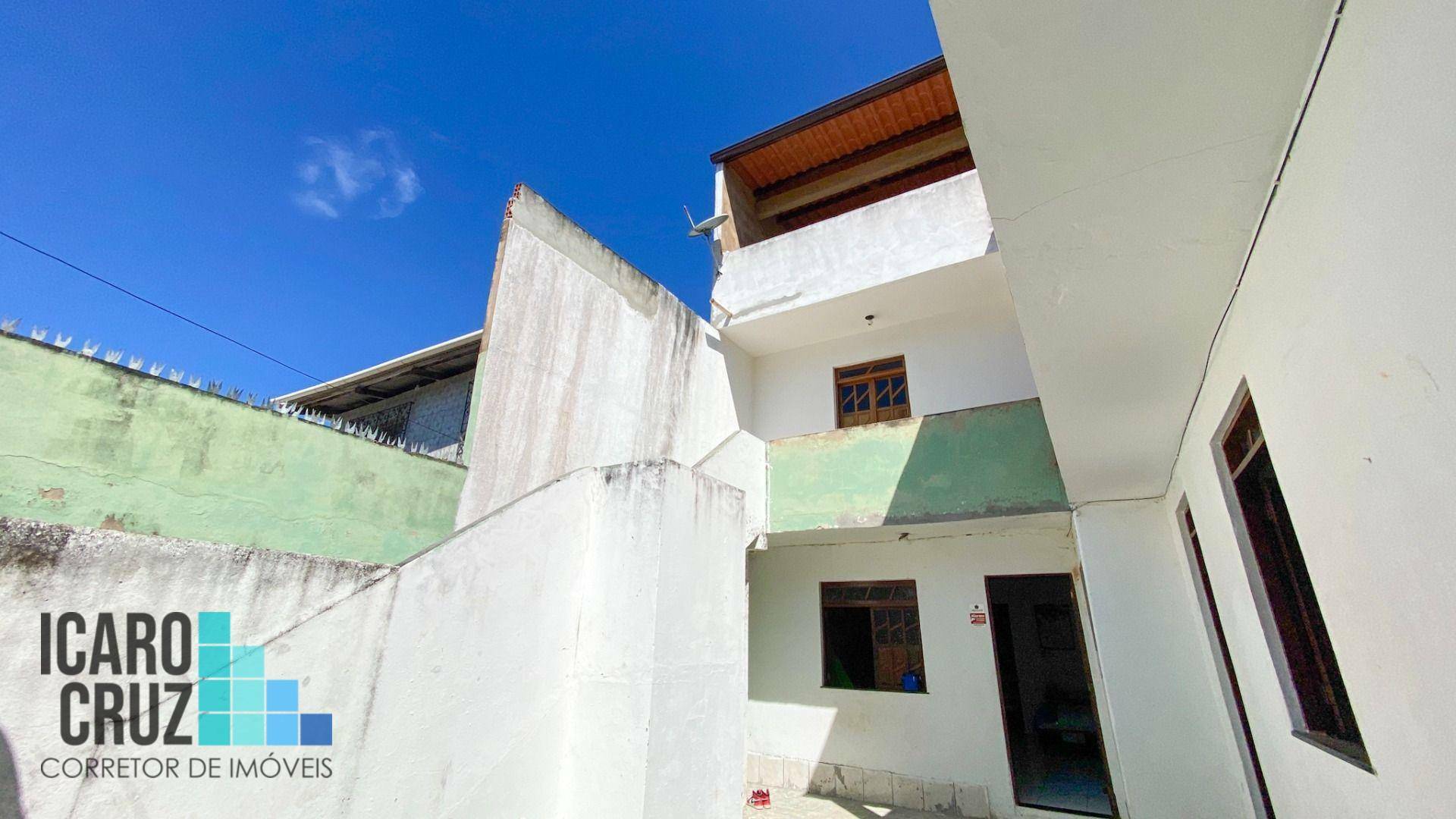 Casa à venda com 5 quartos, 220m² - Foto 1