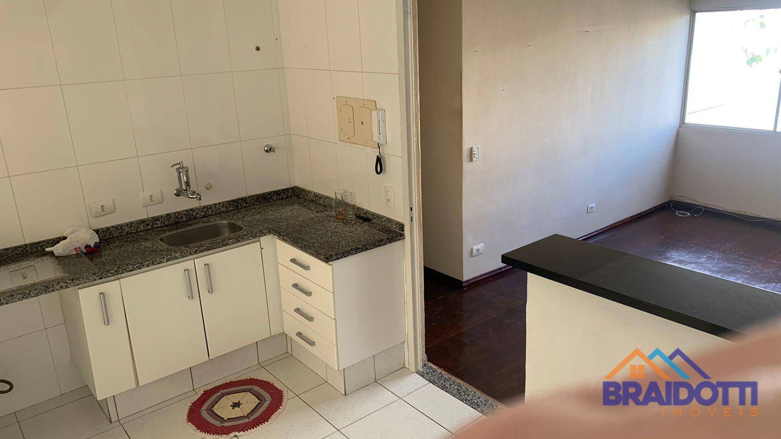 Apartamento à venda com 3 quartos, 90m² - Foto 2