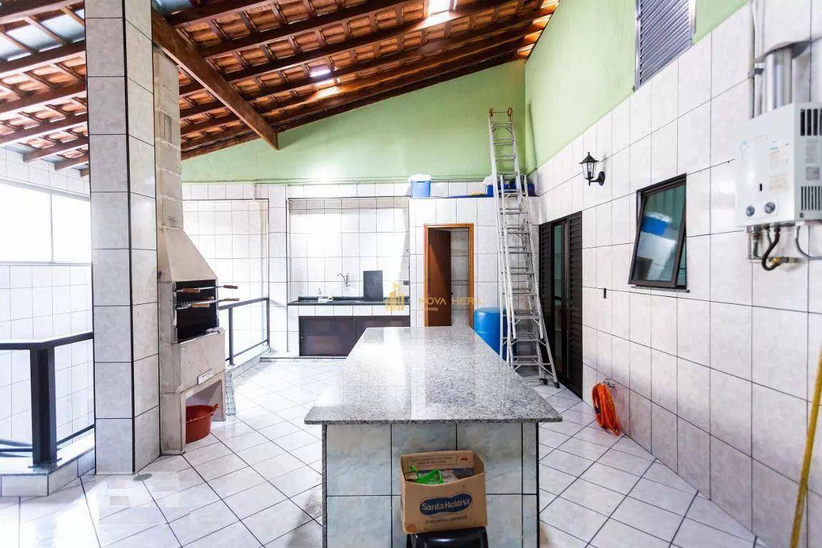 Sobrado à venda com 2 quartos, 247m² - Foto 2