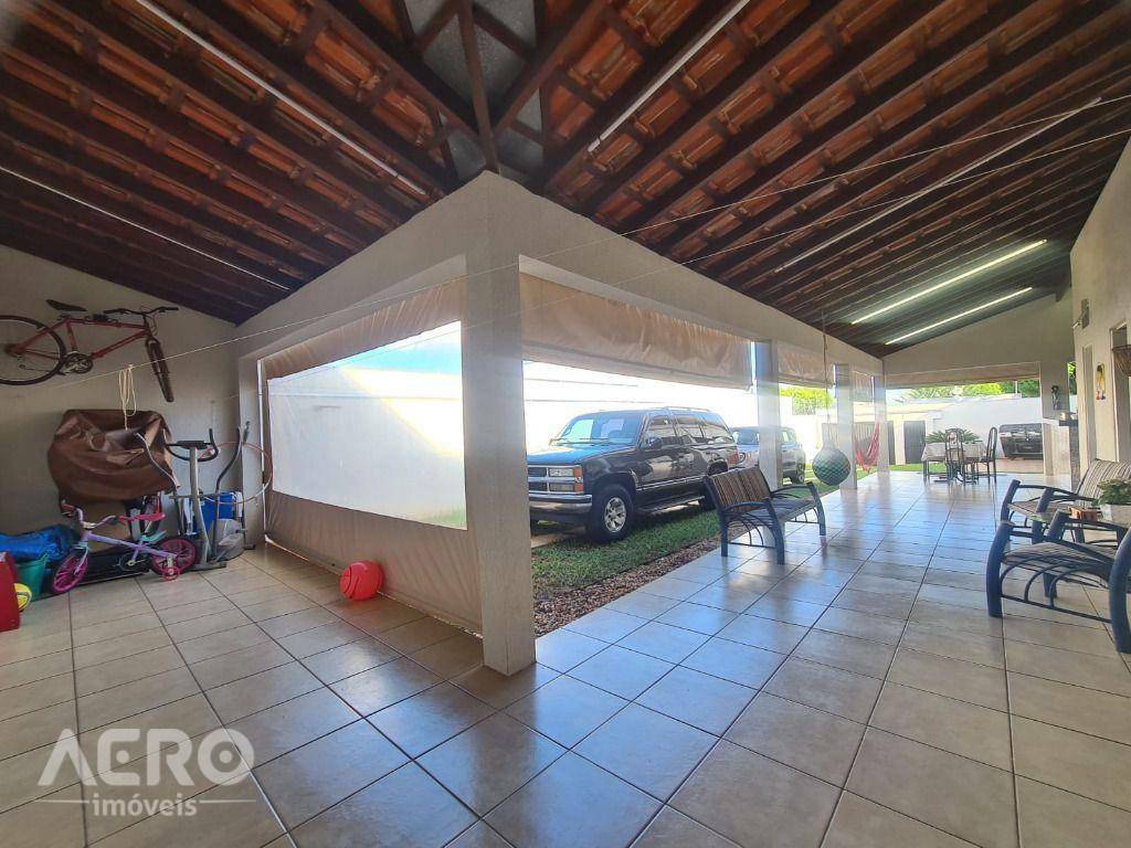 Casa à venda com 3 quartos, 129m² - Foto 1