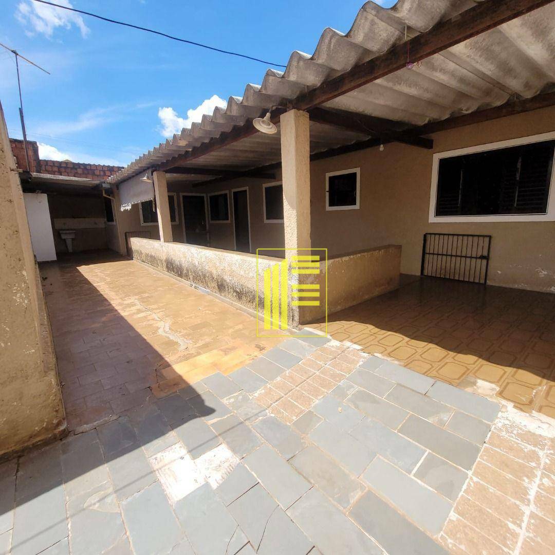 Casa para alugar com 2 quartos, 70m² - Foto 2