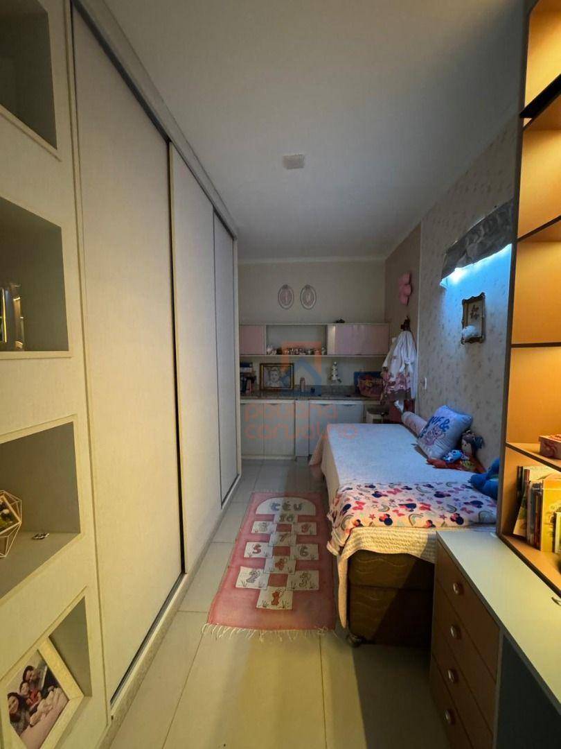 Casa, 4 quartos, 330 m² - Foto 4