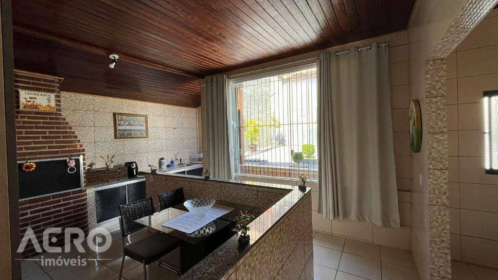 Casa à venda com 4 quartos, 167m² - Foto 11