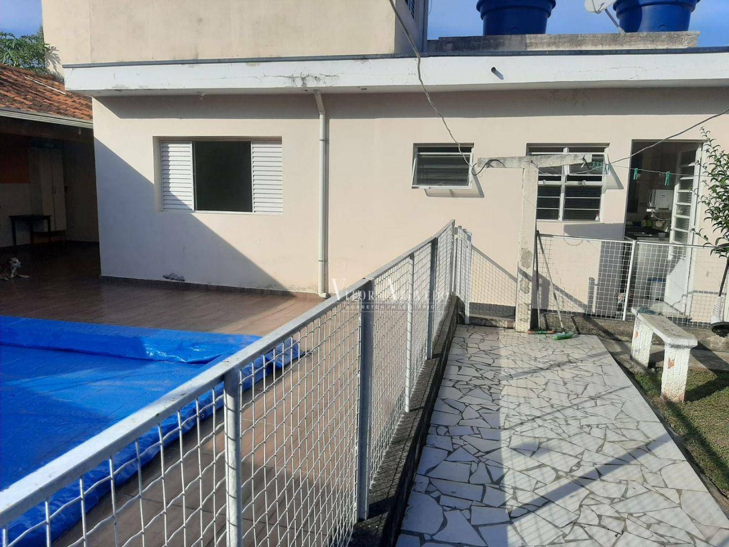 Casa à venda com 6 quartos, 235m² - Foto 15