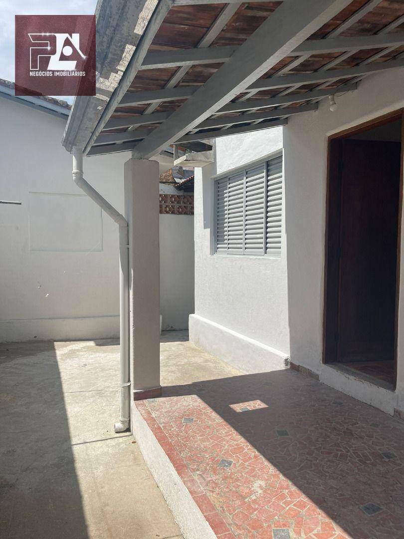 Casa à venda e aluguel com 5 quartos, 200m² - Foto 11